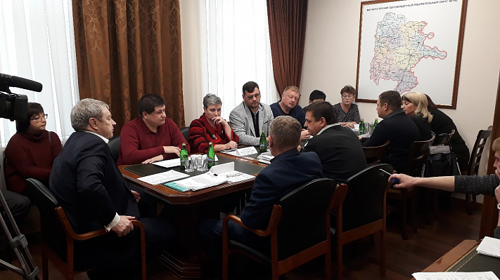 Виталий Бахметьев провел круглый стол по проблемам сбора и вывоза мусора в Магнитогорском избирательном округе